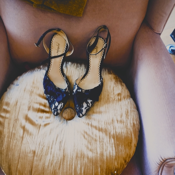 Shoes. JACQUELINE FERRAR SZ 7 - Picture 2 of 5